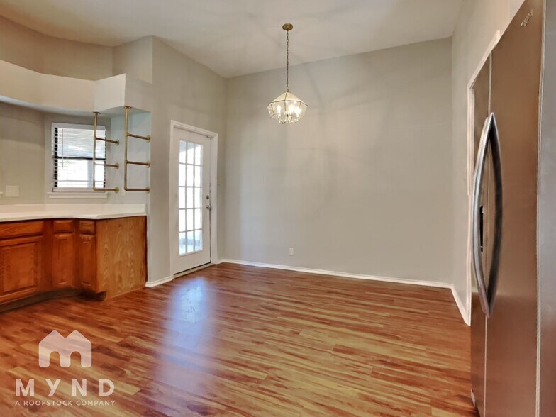 Building Photo - 3403 Shallow Grove