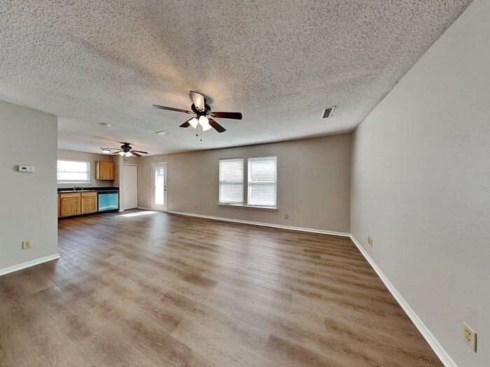 Building Photo - 6917 Earlswood Dr