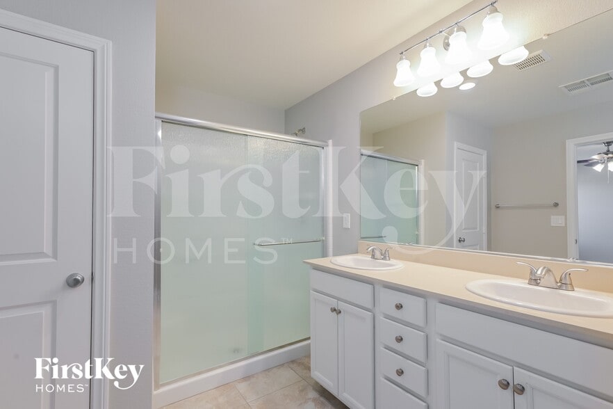 Building Photo - 9312 Colinton Ct