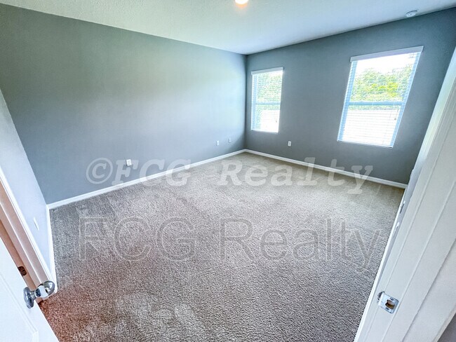 Building Photo - 345 Holly Berry Dr