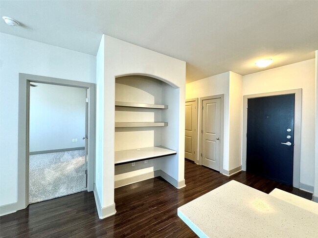 Building Photo - 1340 W Gray St