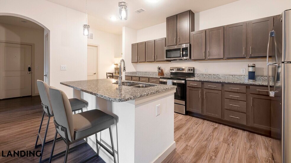 Building Photo - 2825 Main St