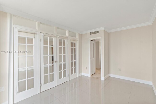 Building Photo - 3675 N Country Club Dr