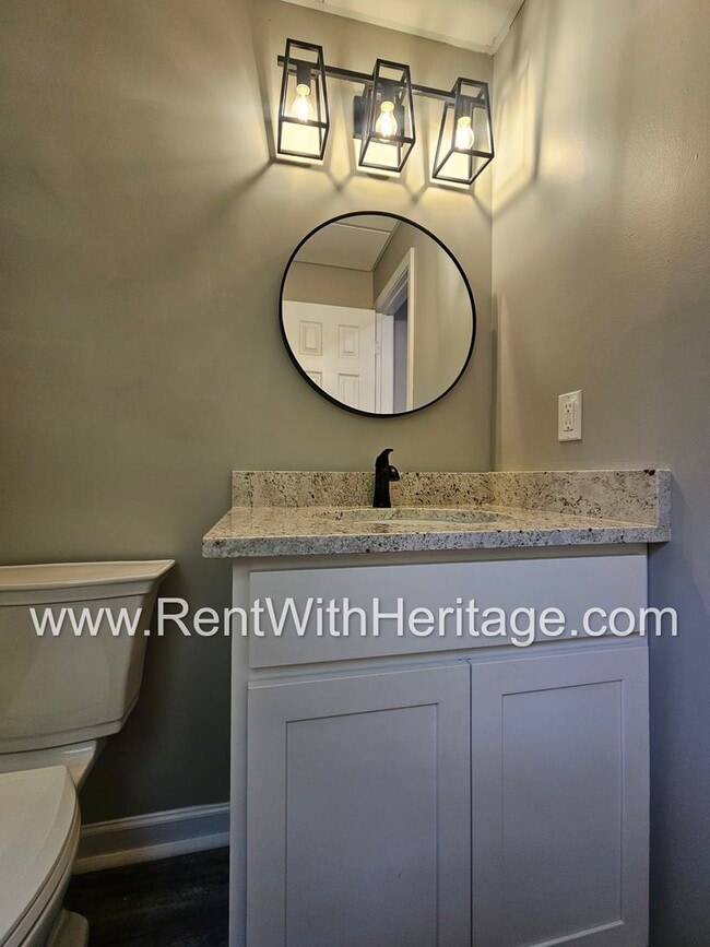 Building Photo - Gorgeous 5 bedroom/ 3 bath/ Upgrades Galor...