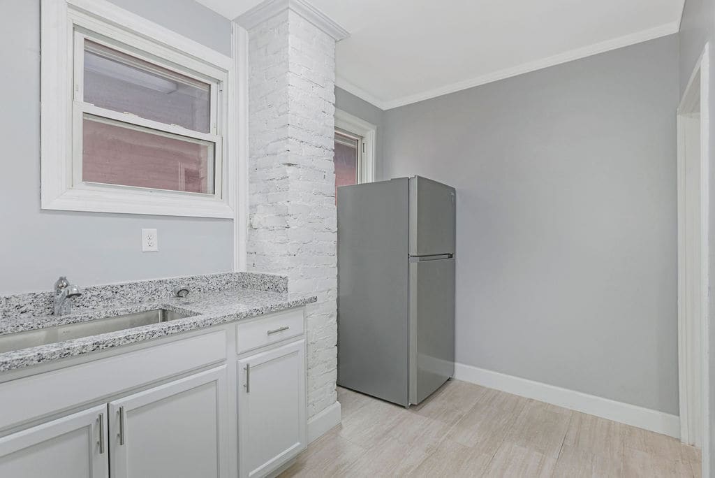 Kitchen view to entry - 5125 Carthage Ave