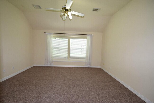 Building Photo - 12106 Laguna Pointe Ln
