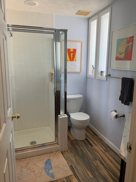 En suite bathroom to Bedroom 2 - 5292 Idylwild Trl