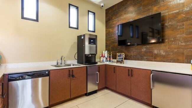 Building Photo - 21155 N 56th St