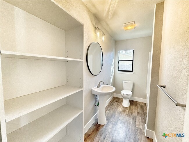 Building Photo - 159 S Hackberry Ave