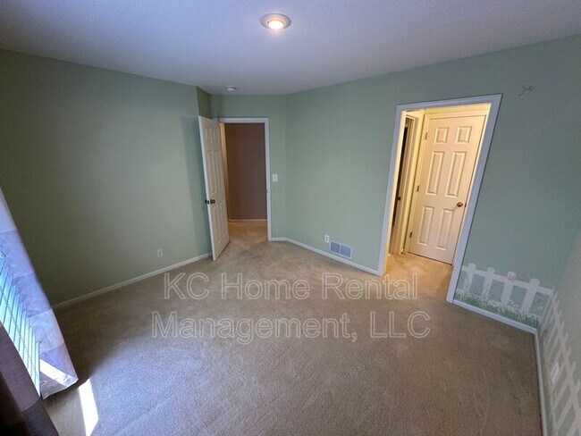 Building Photo - 5605 W 153rd Terrace