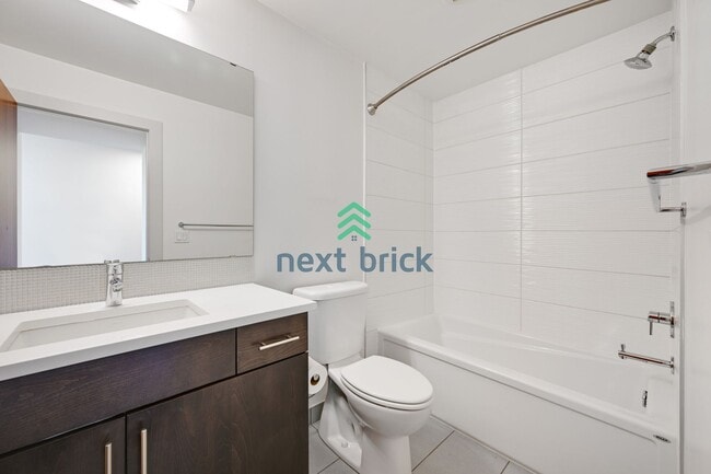 Building Photo - 3 BED & 2 BATH TOWNHOUSE FOR RENT