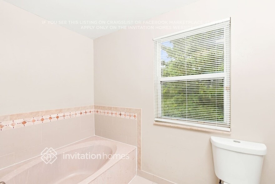 Building Photo - 15270 SW 46th Ct