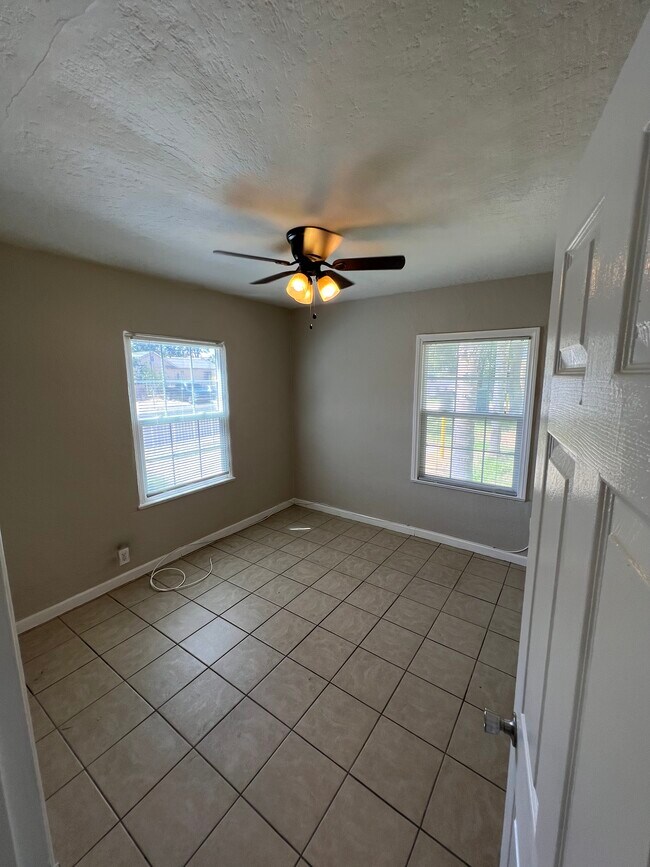 Second bedroom - 2403 N Inyo St
