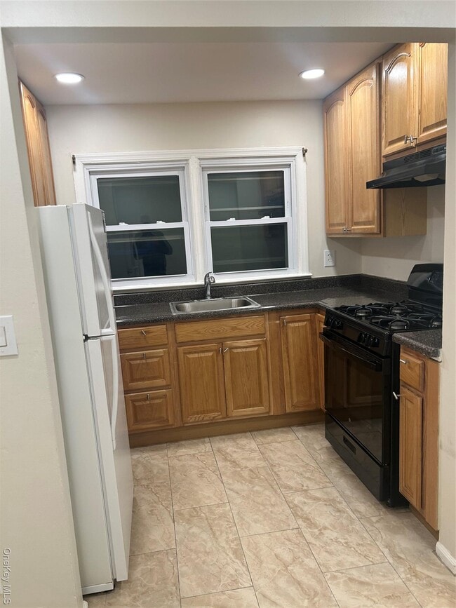 Building Photo - 31 N Hillside Ave