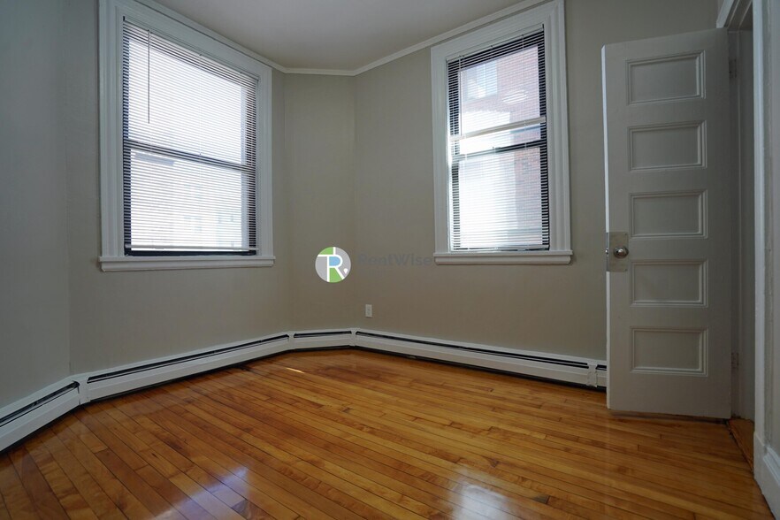 Building Photo - 72 Gardner St