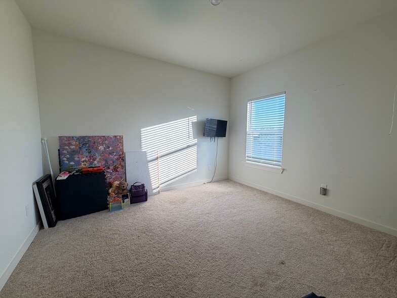 Building Photo - 2319 Discovery Loop