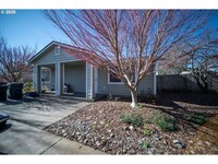 Building Photo - 303 Alder St