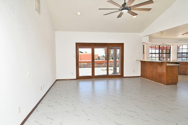 Building Photo - 6621 Vista Hermosa