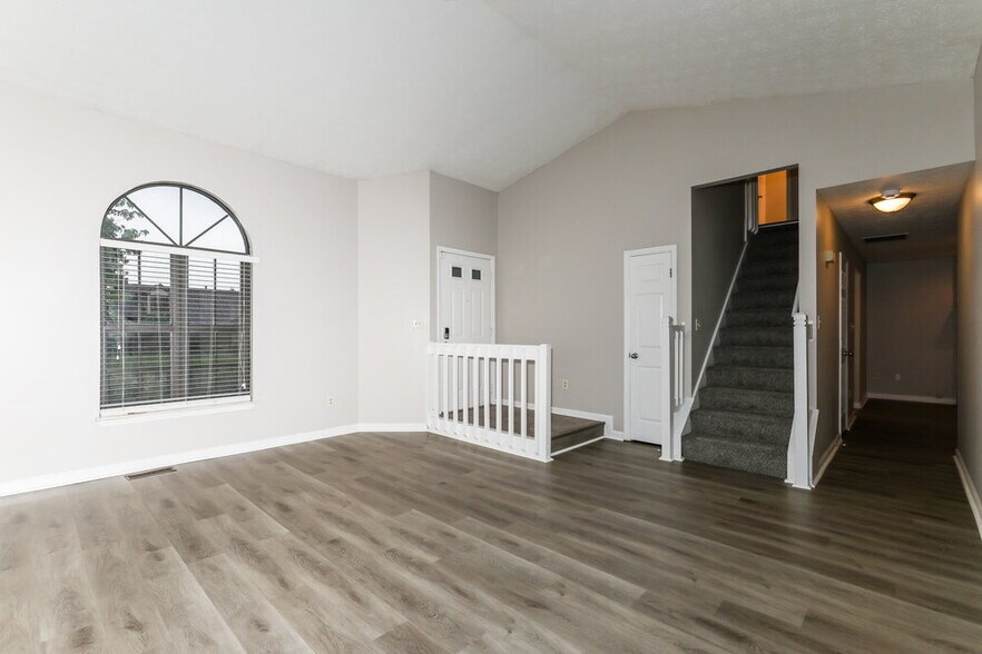 Building Photo - 12065 Rossi Dr