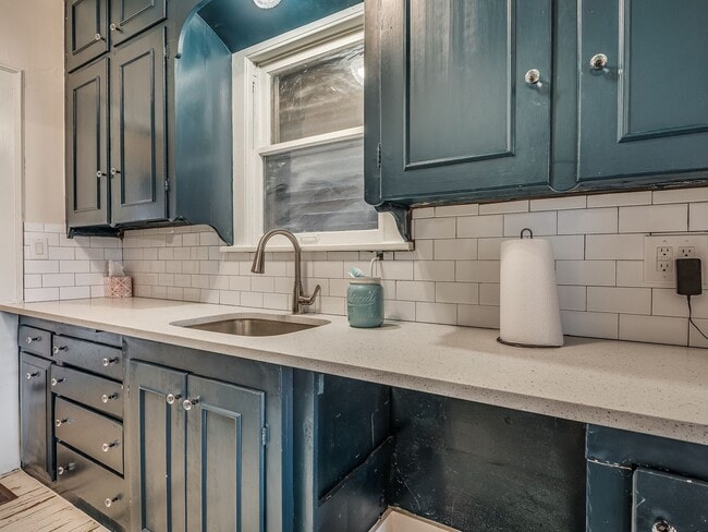 Building Photo - Stylish & Fully Furnished Mid-Term Rental in the Heart of OKC