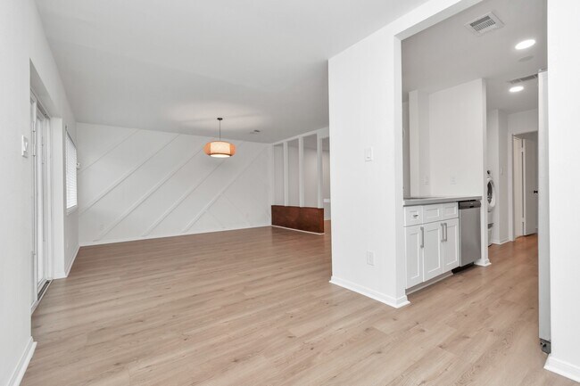 Building Photo - 1365 Country Pl Dr