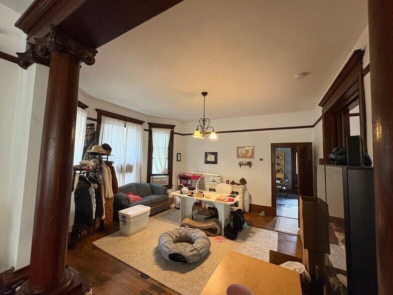 Building Photo - 520 N 7th St