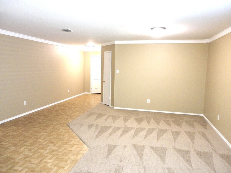 Building Photo - 9029 Quarter Horse Ln