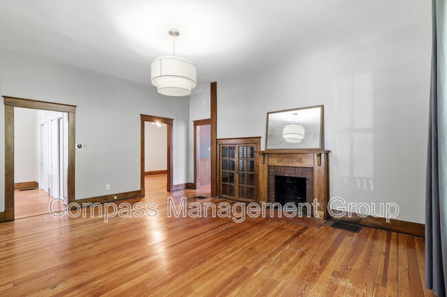 Building Photo - 424 E Burwell Ave