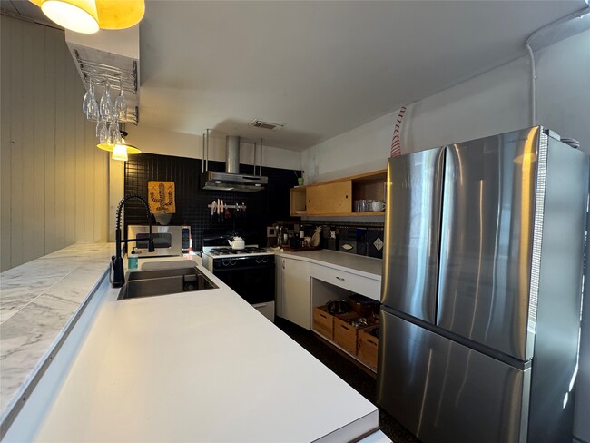 Building Photo - 1614 Avenue K