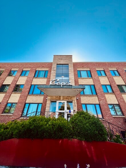 Building Photo - The Capri Apartments