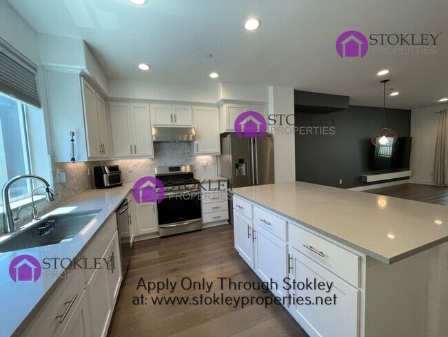 Building Photo - 1543 Longitude Dr