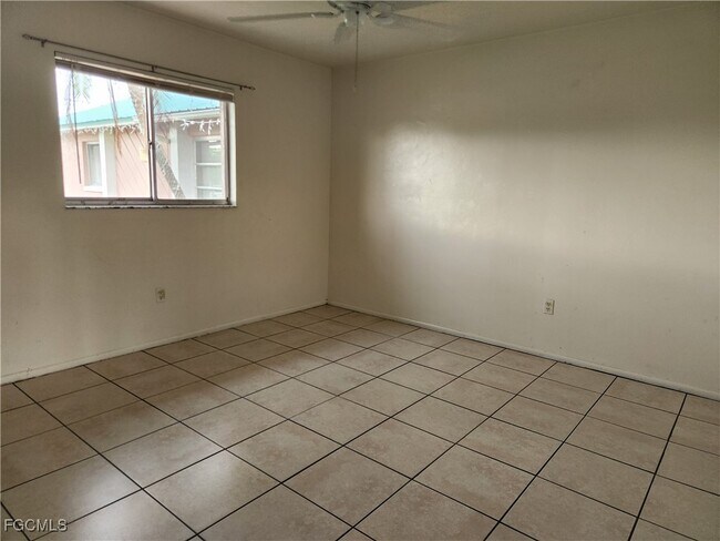 Building Photo - 107 SW 16th Terrace