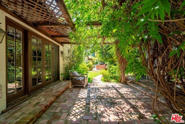 Building Photo - 23057 Sylvan St