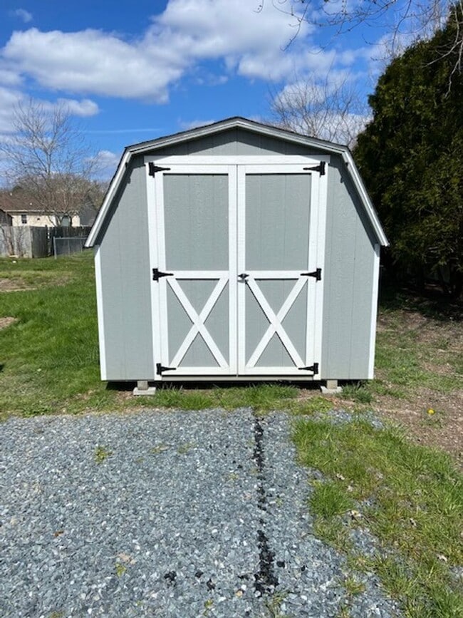 Building Photo - Charming 3-Bedroom Home with Modern Updates – Your New Home!