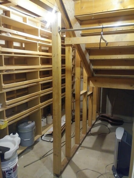 Building Photo - 1375 E 550 S