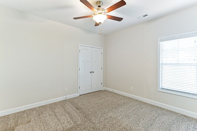 Building Photo - 130 Blue Chip Ct