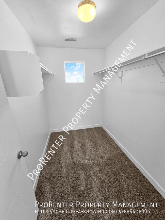 Building Photo - 15171 Gallant Dr