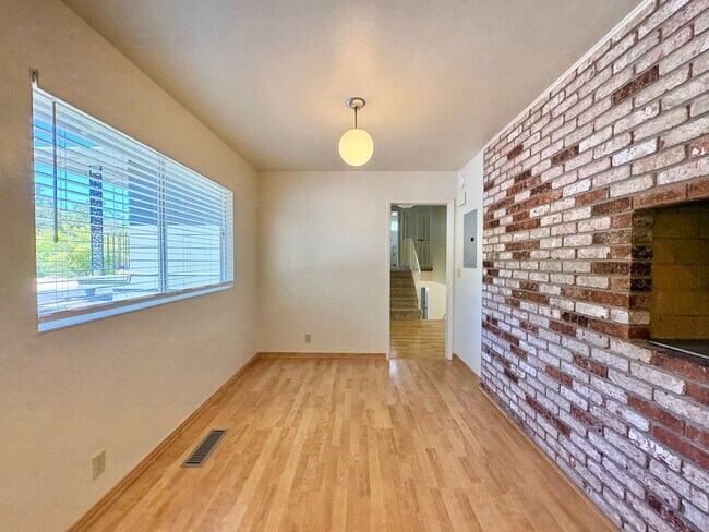 Building Photo - 1732 Las Gallinas Ave