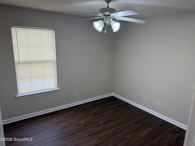 Building Photo - 302 Windridge Dr