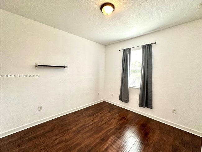 Building Photo - 20733 NE 10th Ct