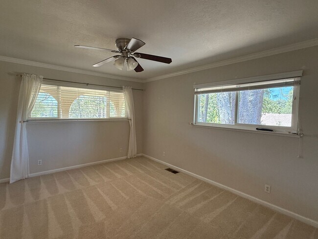 Building Photo - 23799 Woodhaven Pl