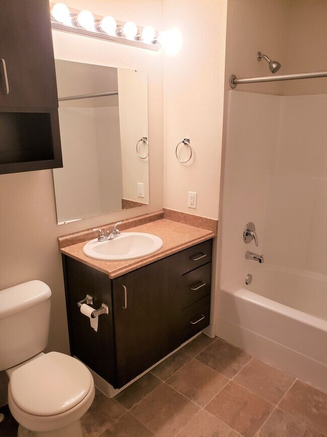 Building Photo - 1001 W Broadway Ave