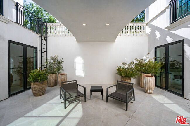 Building Photo - 616 N Alpine Dr