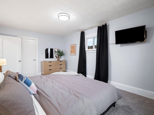 Building Photo - 2010 Chesterland Ave