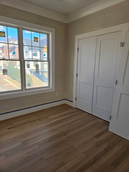 Building Photo - 114 E Side Pky