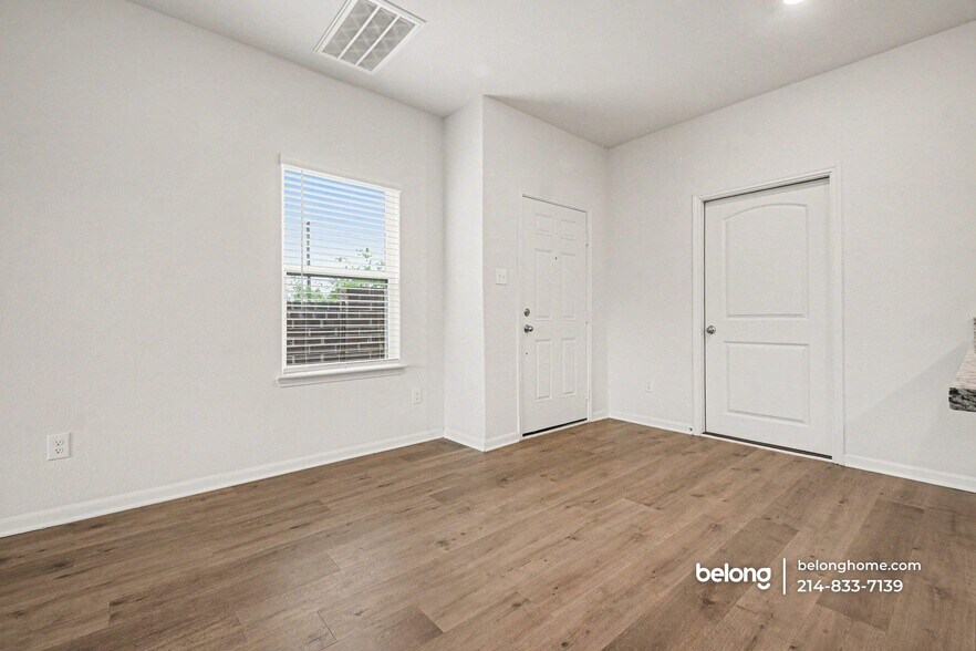 Building Photo - 203 Marsh Ln