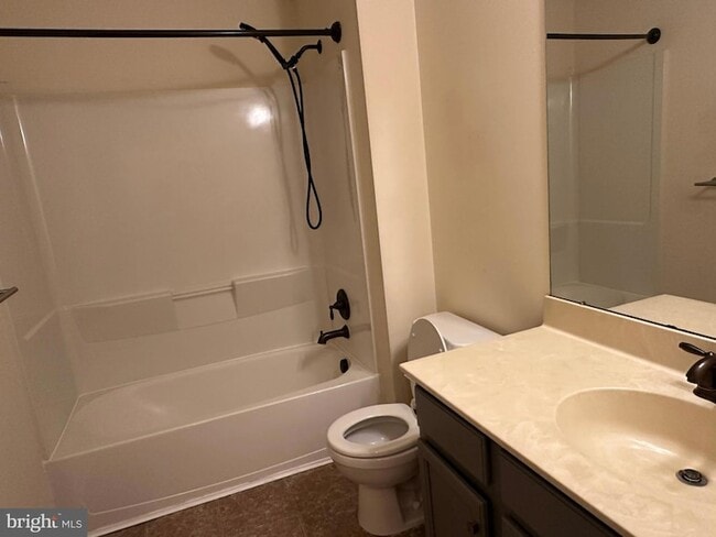 Building Photo - 525 S Twin Lakes Blvd