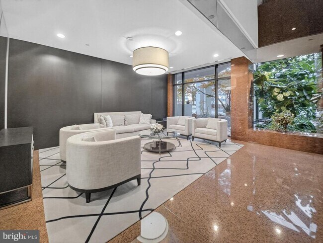 Building Photo - 1530 Key Blvd