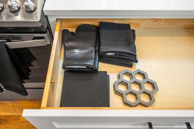 Building Photo - 2019 James St