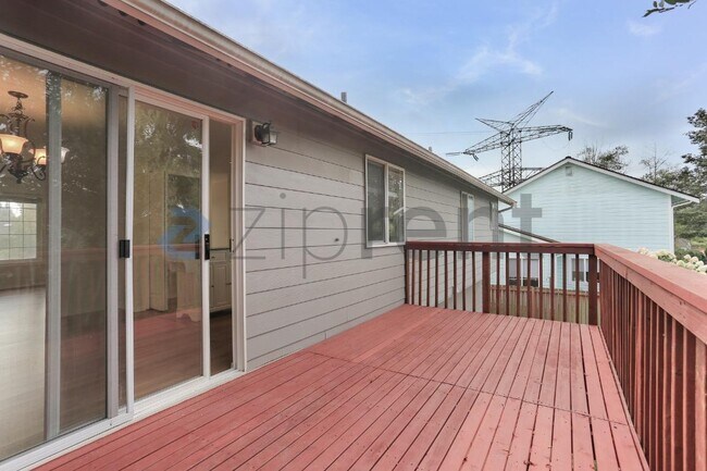 Building Photo - Unit